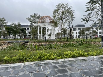 Chuyển nhượng Biệt thự ven đô, kiến trúc Châu Âu 300m2, giá 19.x tỷ, view công viên 9000m2 tại HUD Mê Linh Central