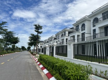 Với số vốn hơn 10 tỷ sở hữu biệt thự song lập HUD Mê Linh 300m2 xây dựng 447,5m2  3 tầng 1 tum