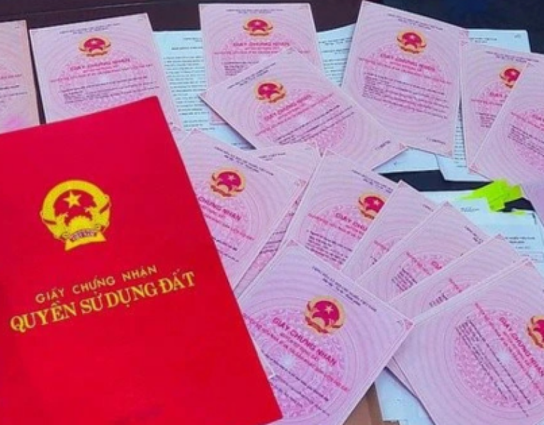 Năm 2025, có 8 trường hợp bắt buộc đổi sổ đỏ, sổ hồng, người dân cần biết