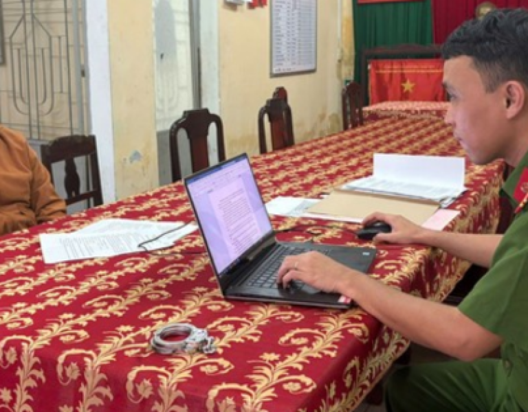 Mua 'sổ đỏ' giả, mang cầm cố 200 triệu đồng