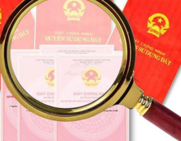 Thanh toán đầy đủ bằng cả chuyển khoản và tiền mặt 1,42 tỷ đồng, một phụ nữ "tá hỏa" nhận về 18 sổ đỏ giả