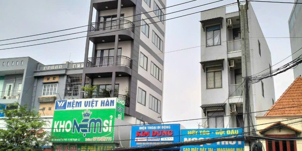 Bán tòa nhà góc 2 MT số 789 Huỳnh Tấn Phát, P.Phú Thuận, Q7. Lh0933906909.