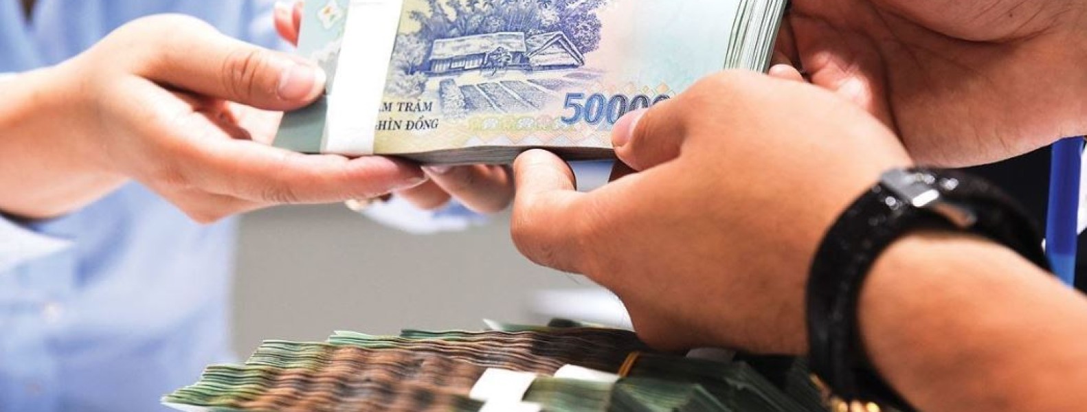 Lãi suất hạ nhiệt trên khắp các &quot;mặt trận&quot;