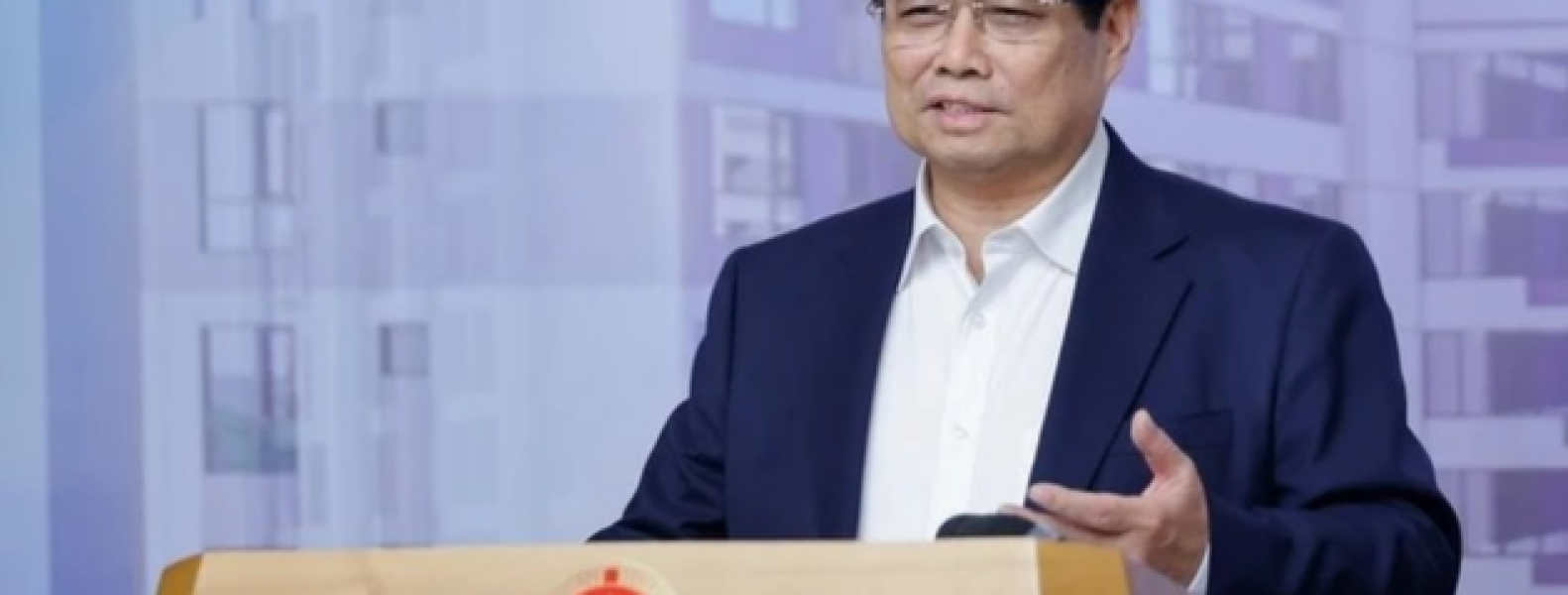 Thủ tướng yêu cầu làm NOXH phải nhanh, kịp thời "thay vì phải thủ tục mất 3 năm thì chỉ làm trong 1, 2 tháng sẽ giúp tiết kiệm chi phí tuân thủ"