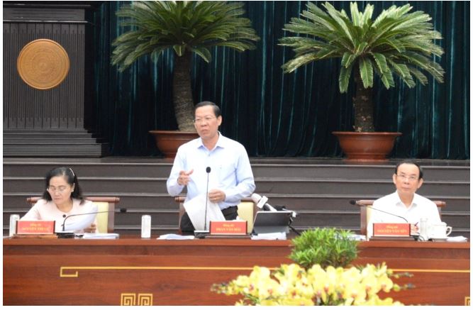 Chủ tịch UBND TP Hồ Chí Minh Phan Văn Mãi phát biểu tại hội nghị. Ảnh: Minh Quân